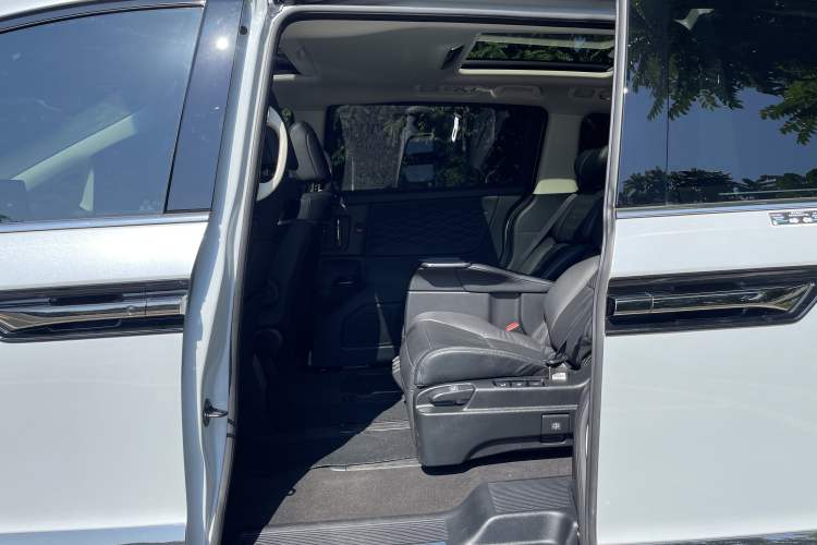 Used Honda Elysion 2024 2.0L eHEV Luxury Edition
