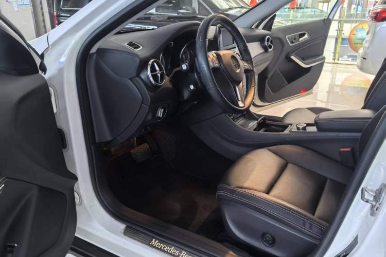 Used Mercedes-Benz GLA 2015 GLA 220 4MATIC Luxury Model