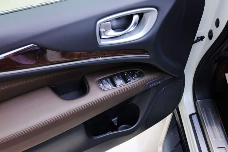 Used Infiniti QX60 2014 2.5 S/C Hybrid All-Wheel-Drive Versatile Edition