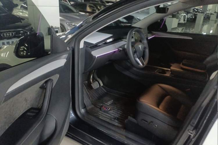 Used Tesla Model Y 2024 Rear-Wheel-Drive Version
