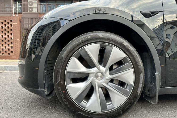 Used Tesla Model Y 2022 Long-Range All-Wheel-Drive Version