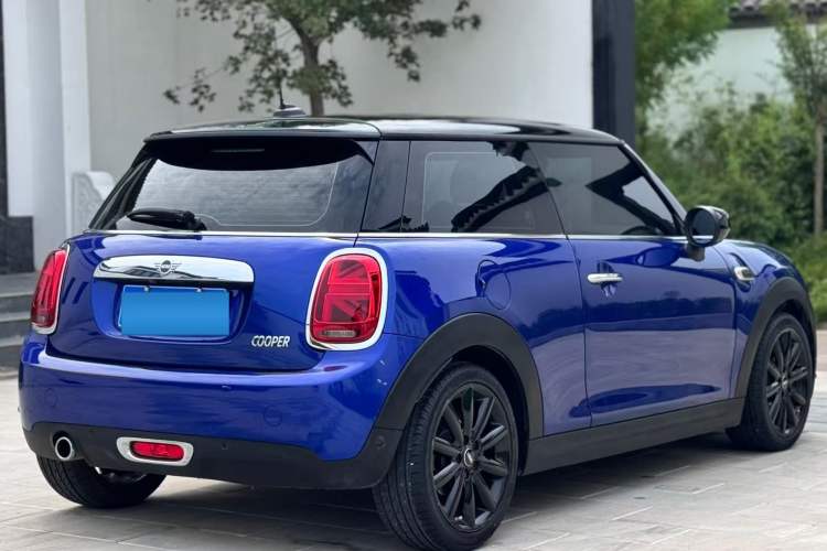 Used  MINI 2019 1.5T COOPER Classic Edition
