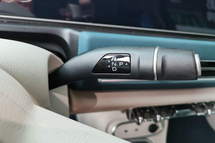 Used ORA Good Cat 2023 401 km Standard Range Luxury Version Lithium Iron Phosphate
