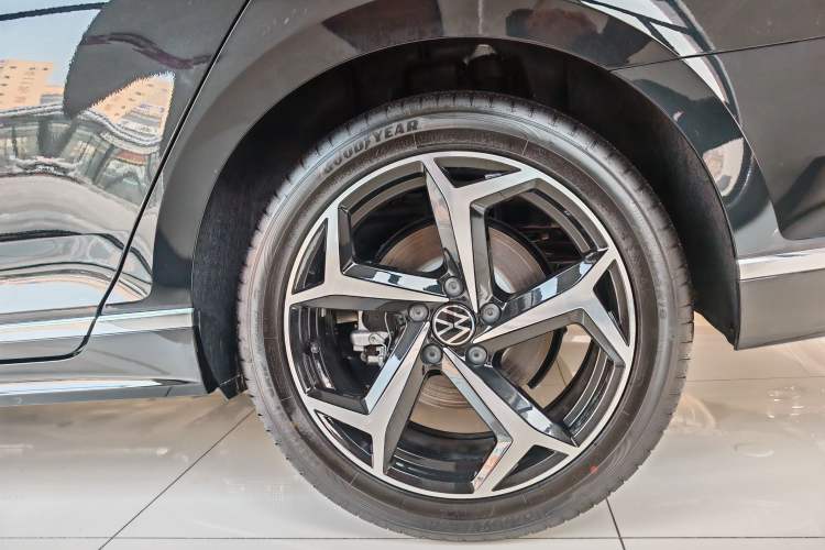 Used Volkswagen Magotan 2025 Revised Version 2 Zhongxiang Edition 330TSI DSG Luxury Trim