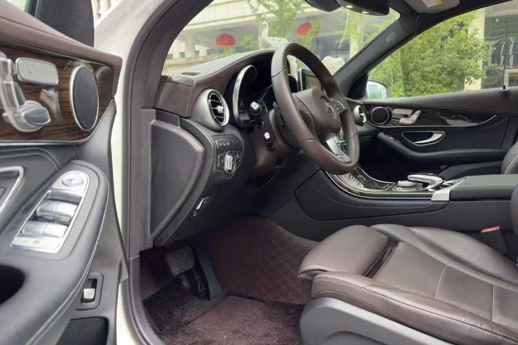 Used Mercedes-Benz GLC 2017 GLC 260 4MATIC Luxury Model
