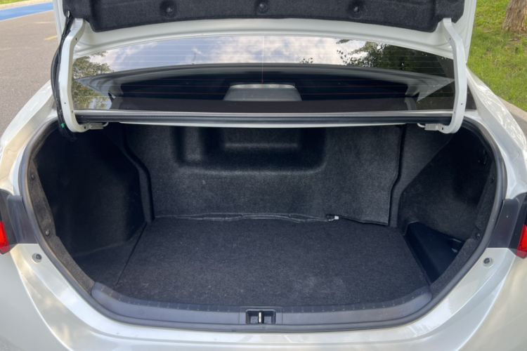 Used Toyota Corolla 2018 Dual-Engine 1.8L E-CVT Smart Edition
