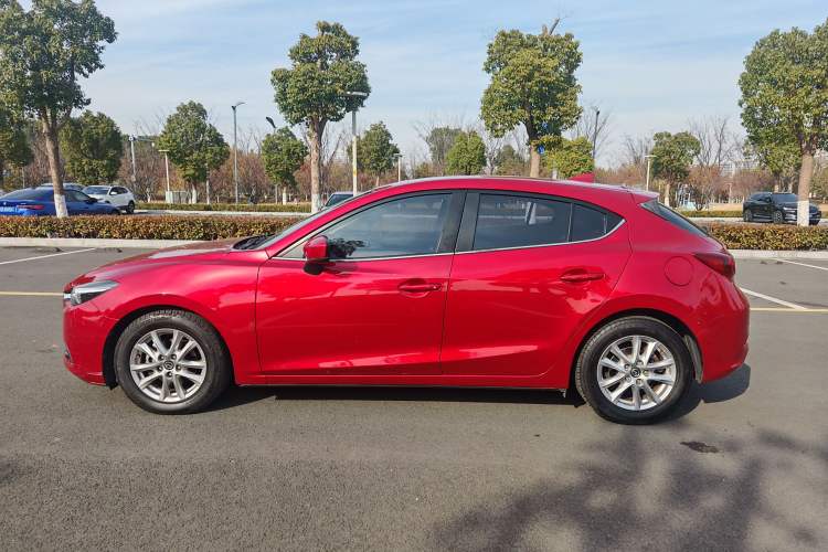 Used Mazda Mazda 3 Axela 2017 Hatchback 1.5L Automatic Luxury Model Emission Standard China V
