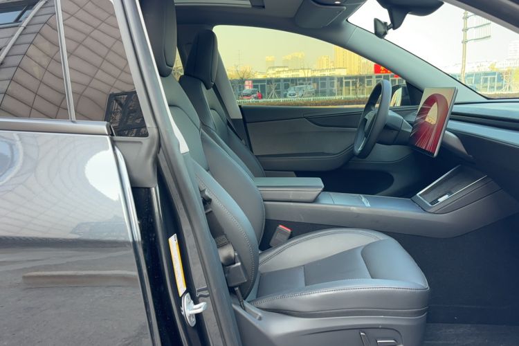 Used Tesla Model Y 2025 Rear-Wheel Drive First Edition
