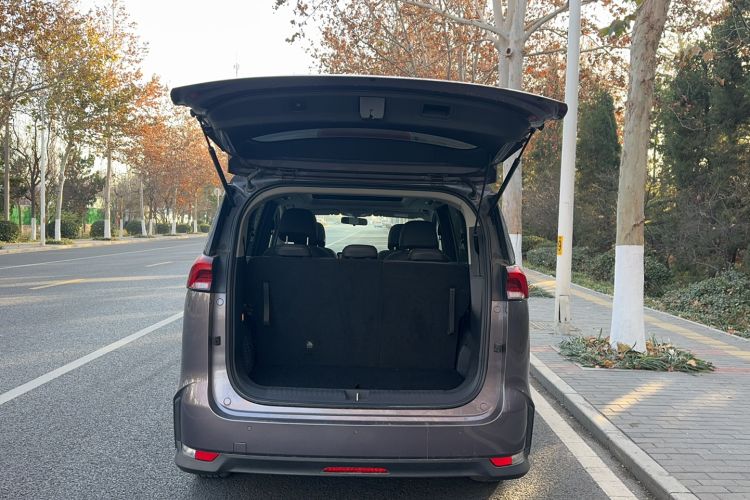 Used SAIC MAXUS EUNIQ 5 2020 Flagship Version with Large Battery 7 Seats
