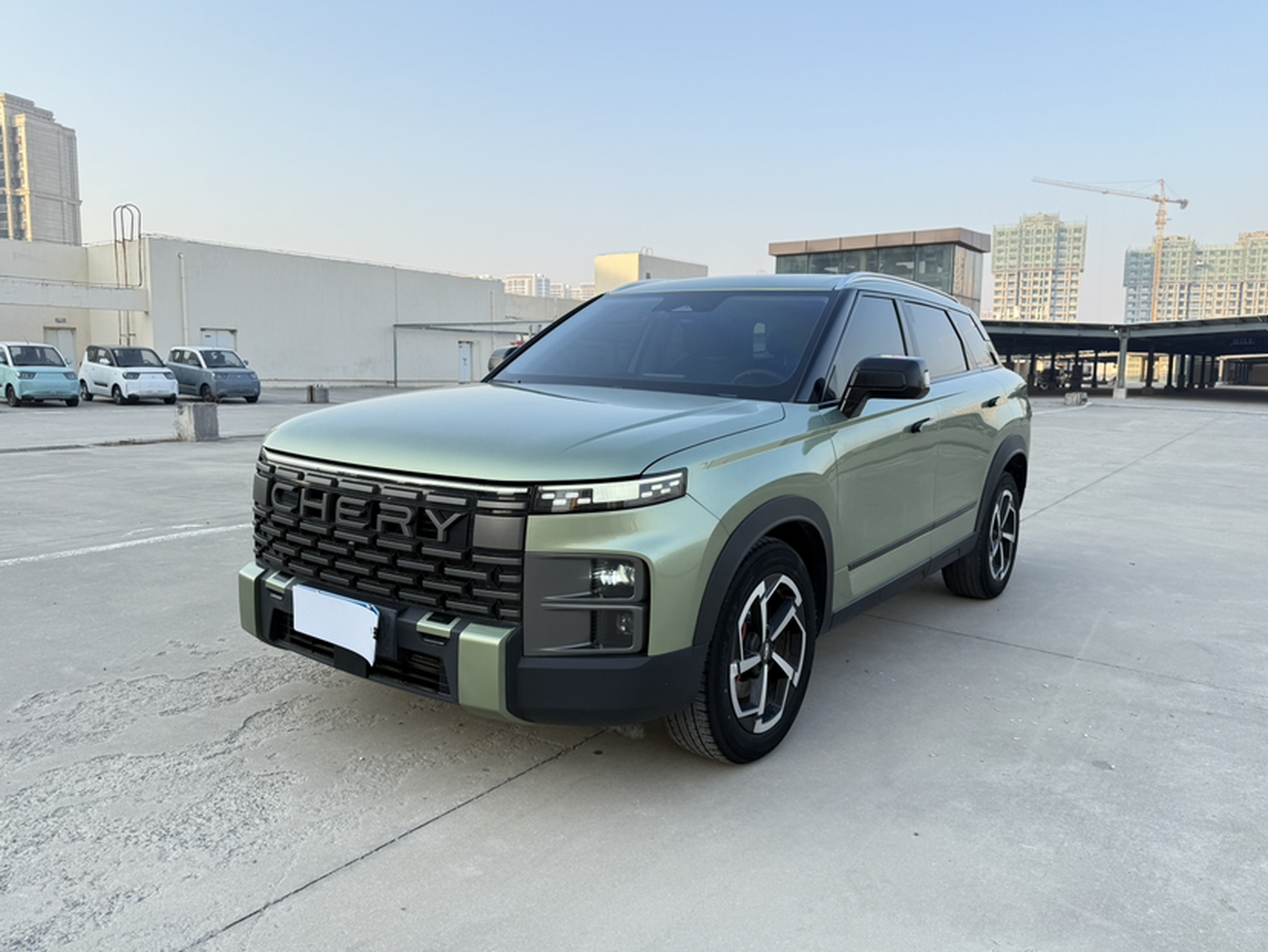 تحت مقدمة السيارة