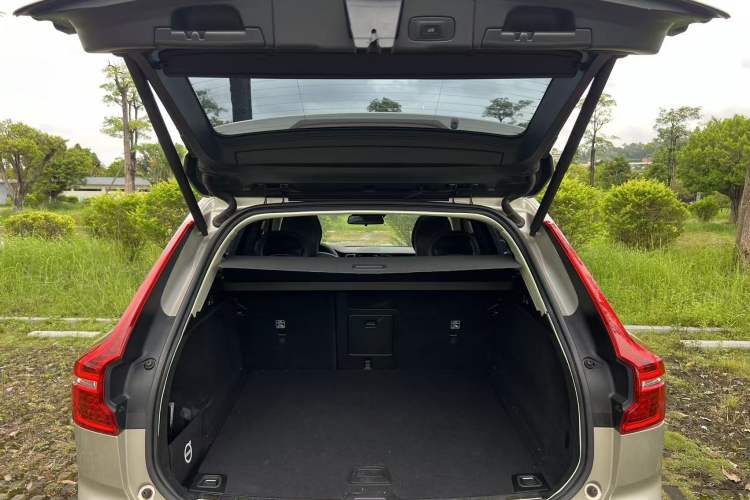 Used Volvo XC60 2019 T5 4x4 Smart Edition China V Standard