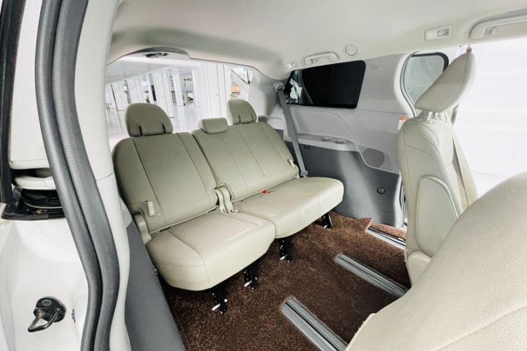 Used Toyota Sienna 2020 3.5L Two-Wheel Drive XLE Leather Interior 7 Seats Mexico Edition
