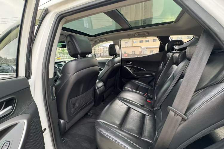 Used Hyundai Santa Fe 2013 2.4L Automatic 4x4 Prestige Edition
