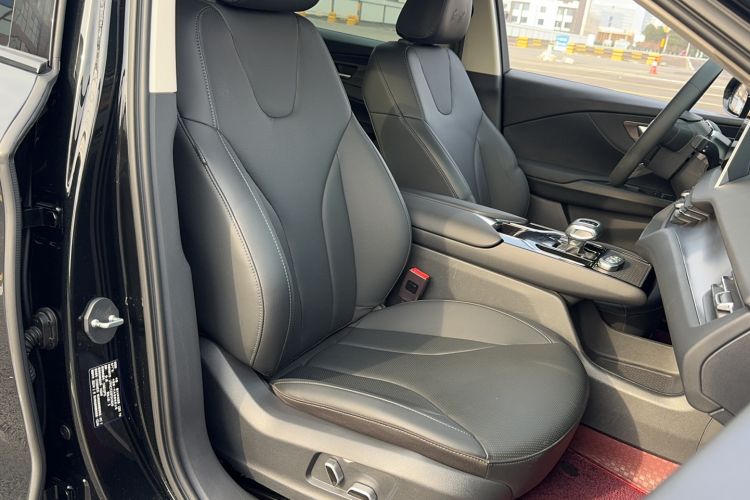 Used Hongqi E-QM5 2022 431 km Charge & Enjoy Edition