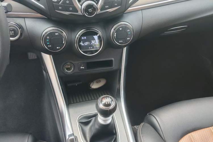 Used BYD Song 2017 Gaishi Upgrade Edition 1.5TI Manual Elite Model
