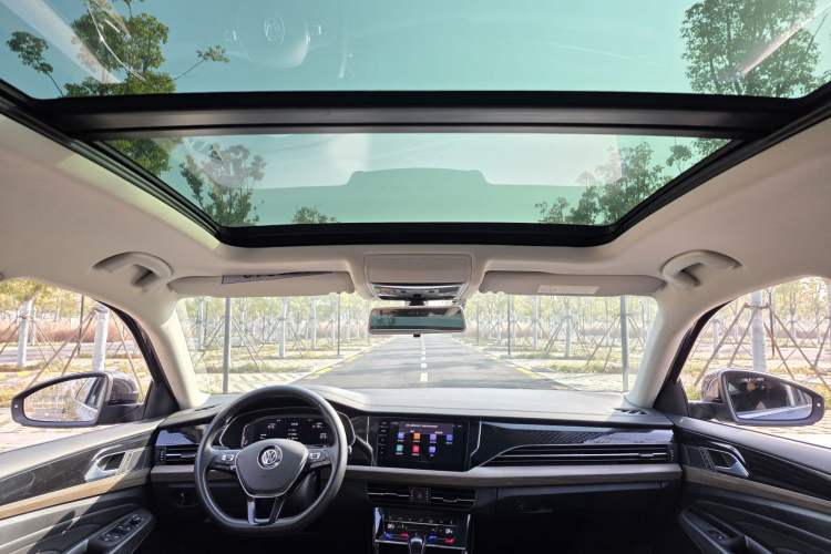 Used Volkswagen Passat 2020 330TSI Luxury Edition China VI
