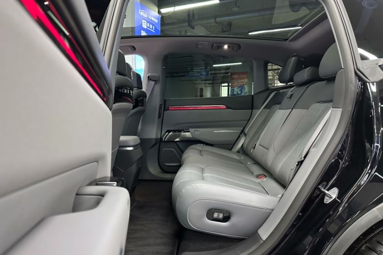 Used Zeekr 7X 2025 100 kWh Long-Range Rear-Wheel Drive with Intelligent Driving Features
