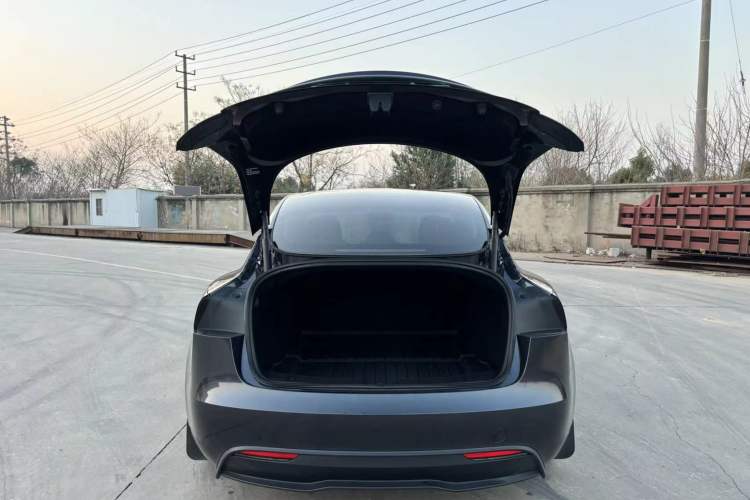 Used Tesla Model 3 2025 Rear-Wheel-Drive Version
