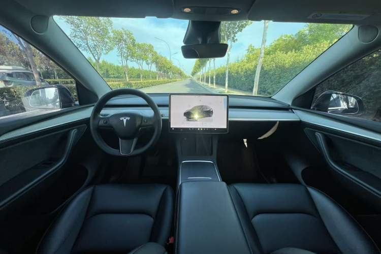 Used Tesla Model Y 2023 Rear-Wheel-Drive Version
