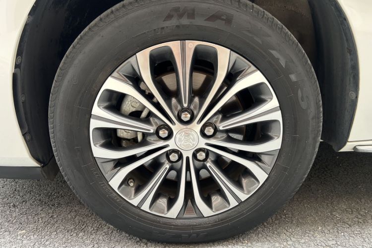 Used Buick GL8 2023 Facelifted Land Cruiser Executive Luxury Version
