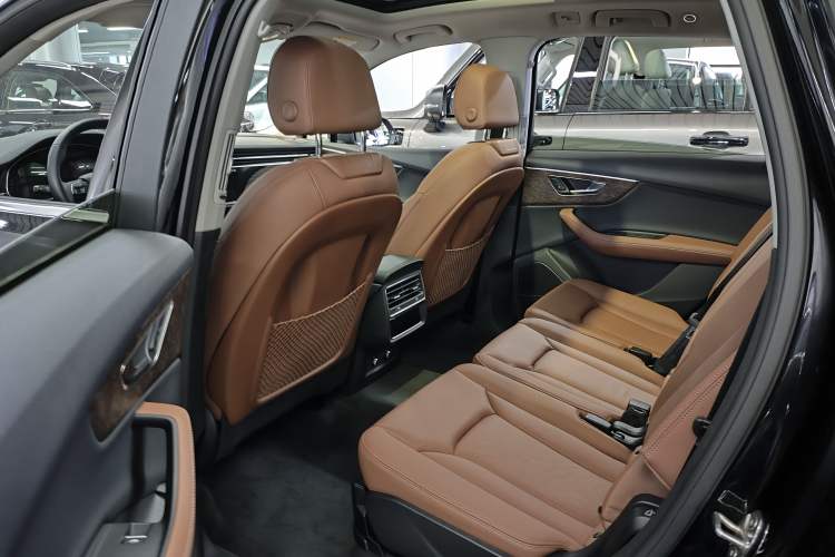 Used Audi Q7 2024 55 TFSI quattro S line Sport model
