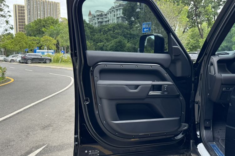 Used Land Rover Defender 2025 110 3.0T P400 – Dynamic HSE
