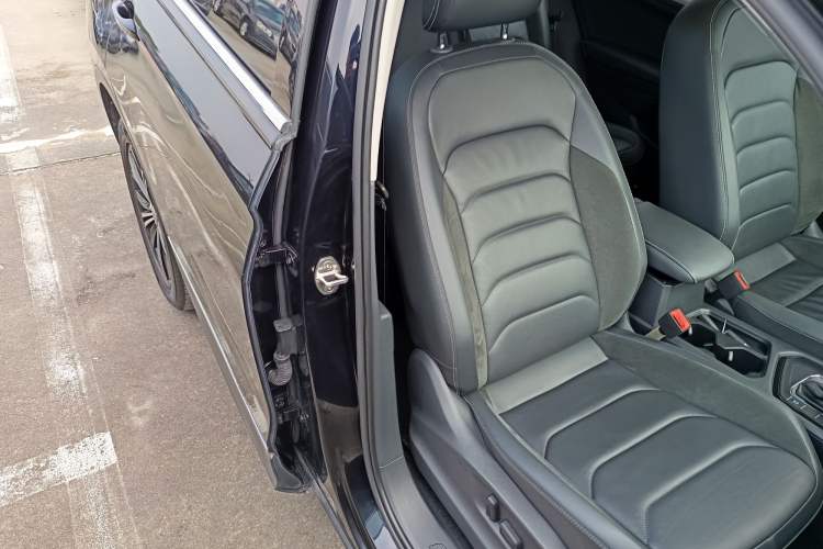 Used Volkswagen Tiguan L 2019 330TSI Automatic Two-Wheel Drive Panoramic Comfort Edition China VI Standard
