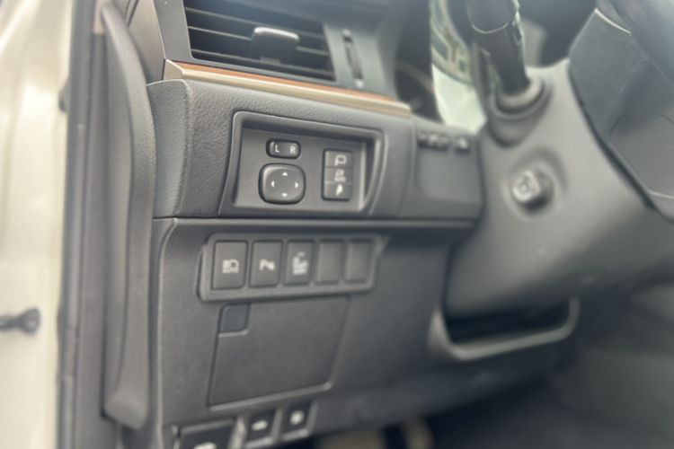 Used Lexus ES 2015 300h Premium Edition
