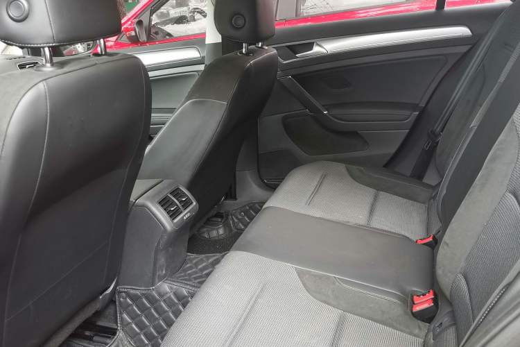 Used Volkswagen Golf 2018 230TSI Automatic Comfort Model
