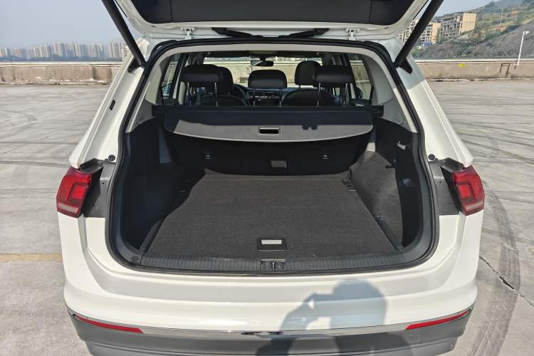 Used Volkswagen Tiguan L 2019 330TSI Automatic Two-Wheel Drive Smart Luxury Version China V Emission Standard