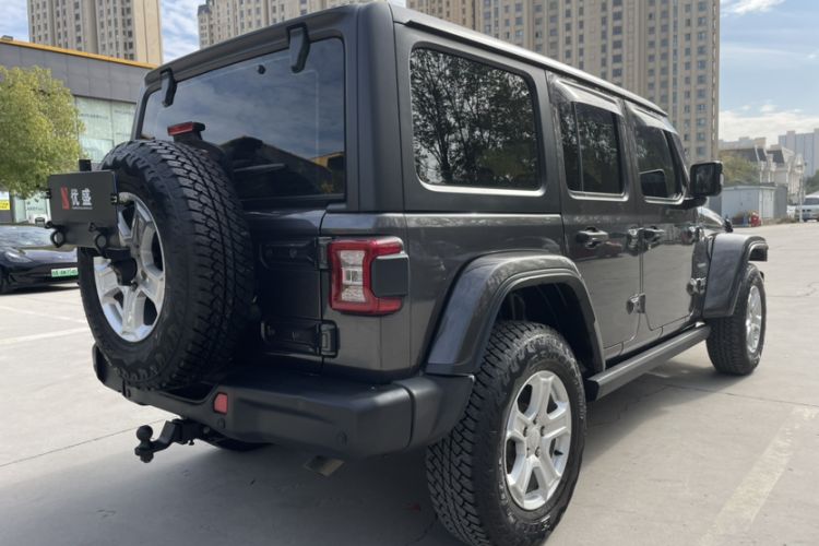 Used  Wrangler 2019 2.0T Sahara Four-Door Version China VI Emission Standard
