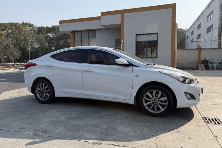 Used Hyundai Elantra 2015 1.6L Automatic Fashion Model