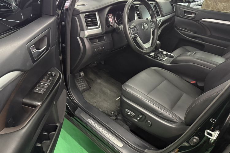 Used Toyota Highlander 2018 2.0T Four-Wheel Drive Prestige Version 7 Seats China V Emission Standard
