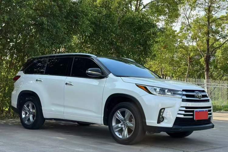 Used Toyota Highlander 2018 2.0T Two-Wheel-Drive Luxury Edition 7 Seats Emission Standard China V
