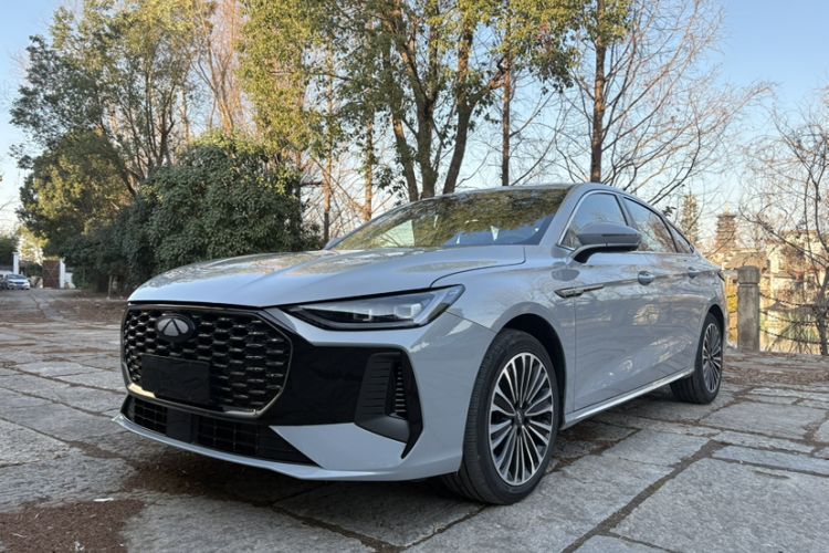 Used Chery Fengyun A8L 2025 1.5 TGDI 145 km Luxury Version