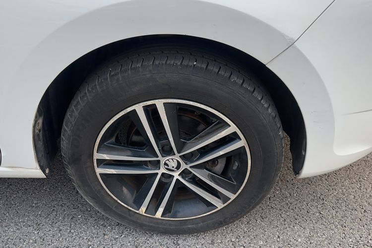 Used Skoda Rapid Spaceback 2014 1.6L Automatic Enjoyment Edition
