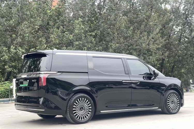 Used Zeekr 009 2024 7-Seater Aisle Version 108 kWh
