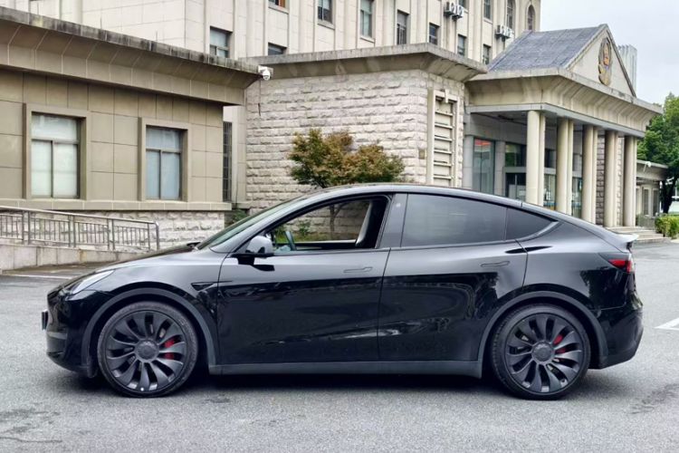 Used Tesla Model Y 2023 High-Performance All-Wheel-Drive Version