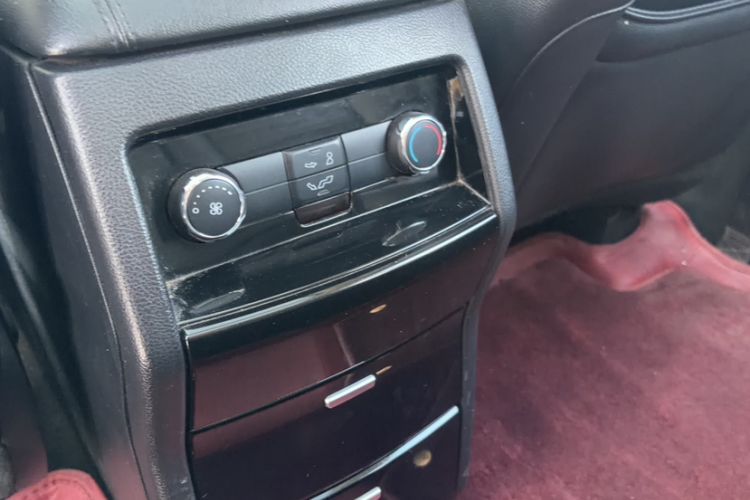 Used Ford Edge 2018 EcoBoost 245 Two-Wheel-Drive Platinum Edition 7-Seater China V Emission Standard
