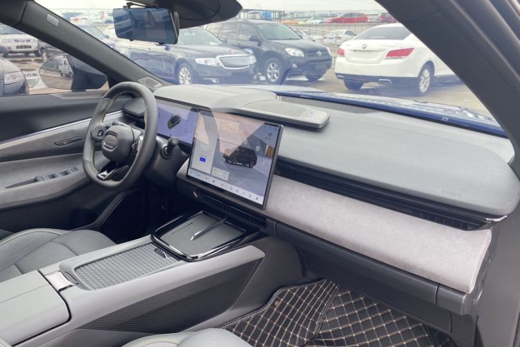 Used Lynk & Co 08 EM-P 2023 120km Long-Range Pro