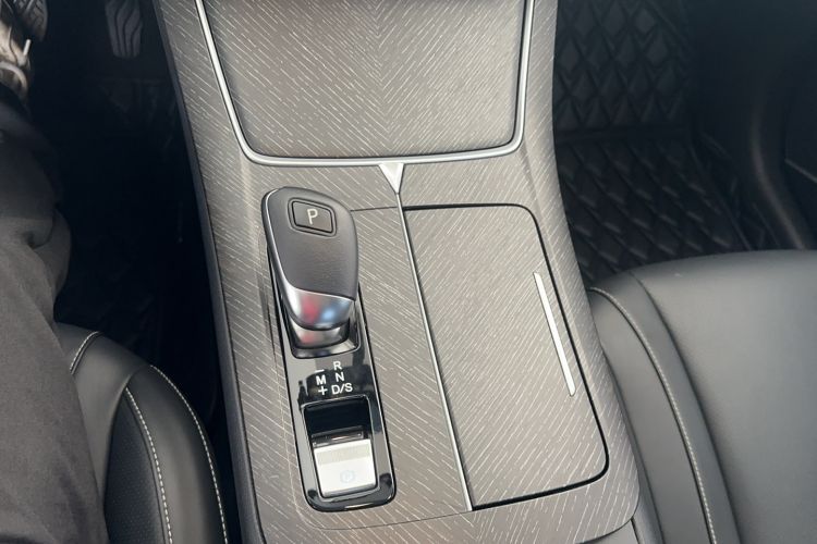 Used Venucia V 2023 260T Idol Edition Pro
