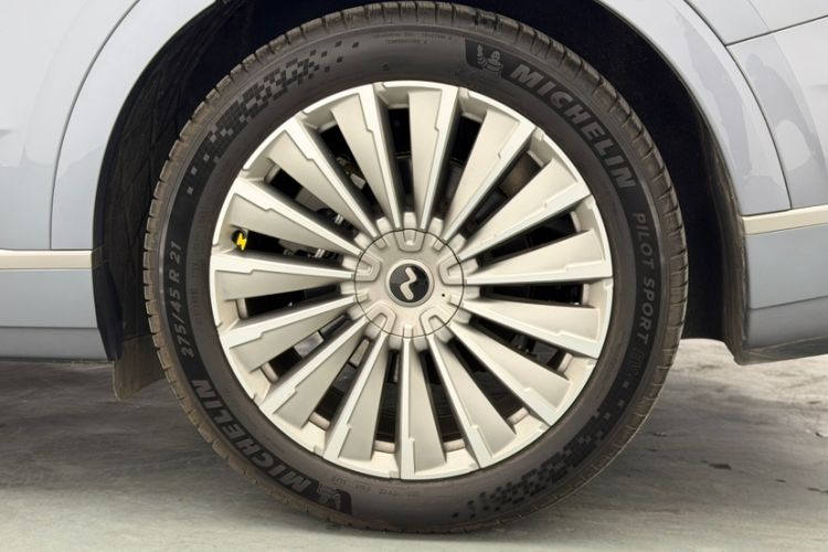 Used ONVO Luxeed L90 
