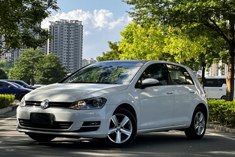 Used Volkswagen Golf 2016 230TSI Manual Comfort Version
