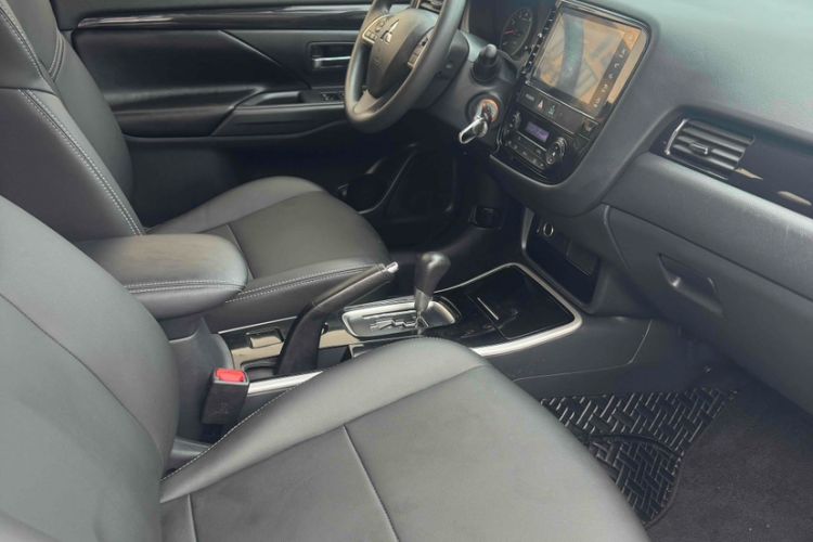 Used Mitsubishi Outlander 2019 2.0L Two-Wheel Drive Comfort Edition 5 Seats China VI Standard
