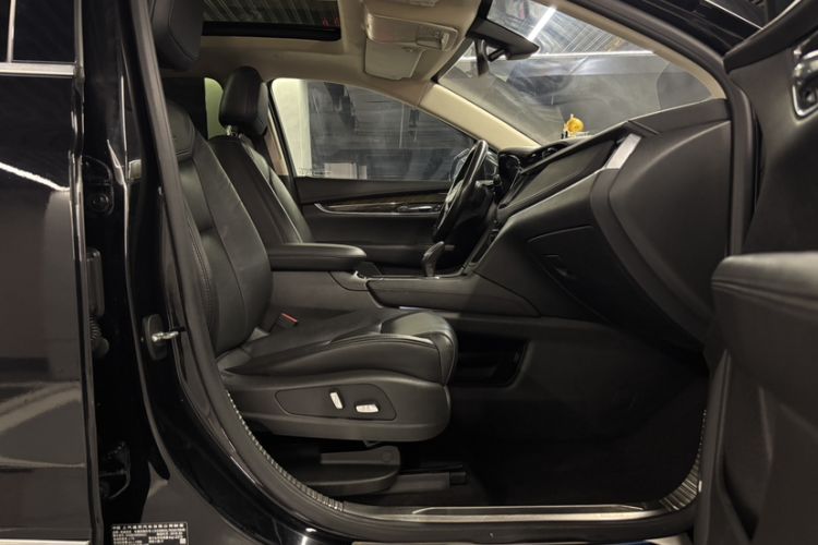 Used Cadillac XT5 2018 25T Luxury Model
