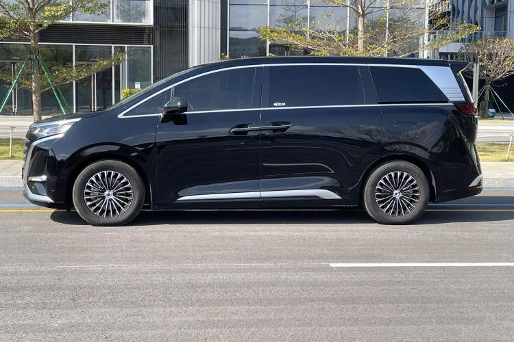 Used Denza D9 2024 DM-i 980 Four-Wheel Drive Prestige Model