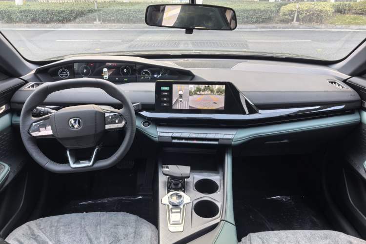 Used Changan UNI-V iDD 2024 Blue Whale Smart Electric iDD 136km Smart & Fun Model
