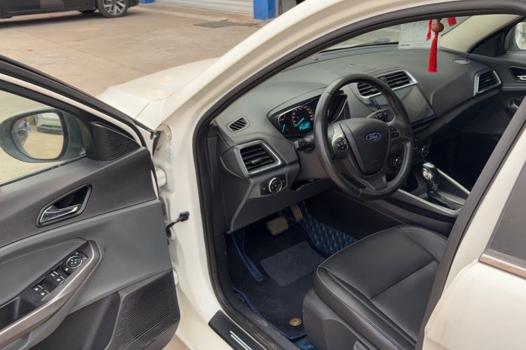 Used Ford Escort 2015 1.5L Automatic Fashion Model