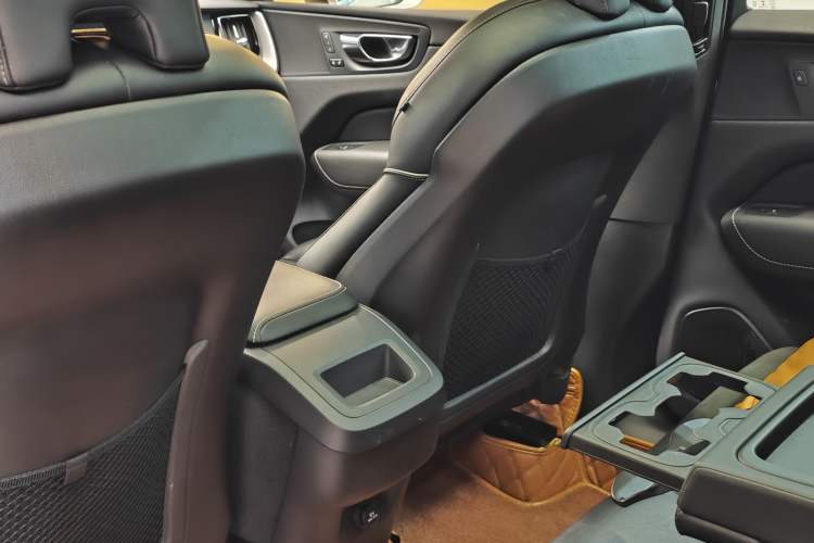 Used Volvo XC60 2019 T5 4x4 Smart & Dynamic Sport Edition China VI Standard