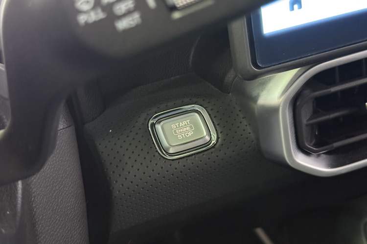 Used Jetour Traveler 2023 2.0T All-Wheel-Drive Crosser
